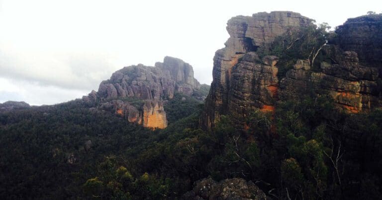 arteatlas | The Chimney Pots: Hike to the Chimney Pots for unique rock formations