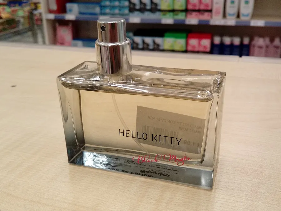 HELLO KITTY — detail